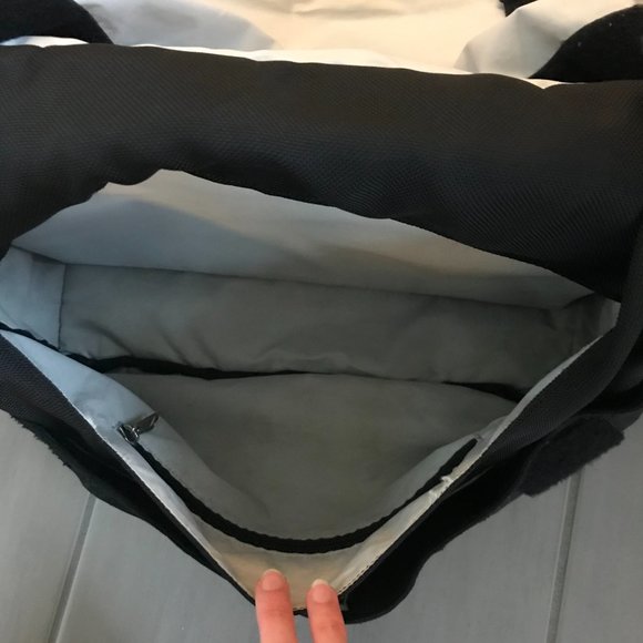 Black Patagonia Half Mass Reflective Shoulder Messenger Bag - Picture 4 of 7